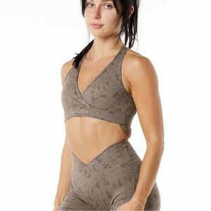 Alphalete Women’s Wrap Bra - Pebble Print Mocha